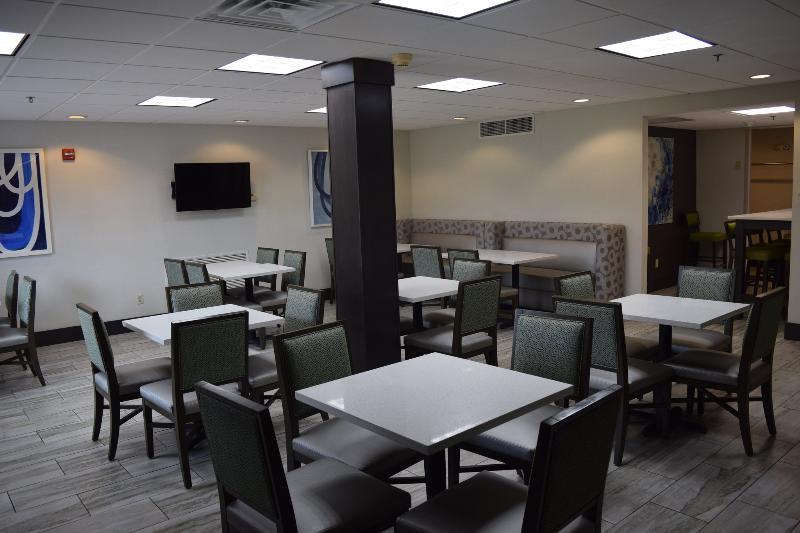 Wingate By Wyndham Savannah I-95 North 3*